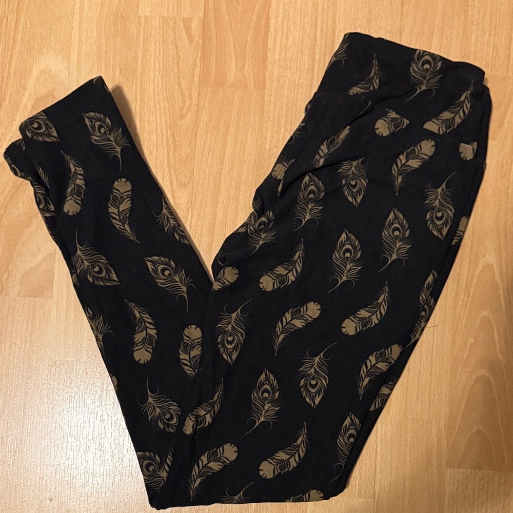LuLaRoe Black and Tan Feather Print Leggings